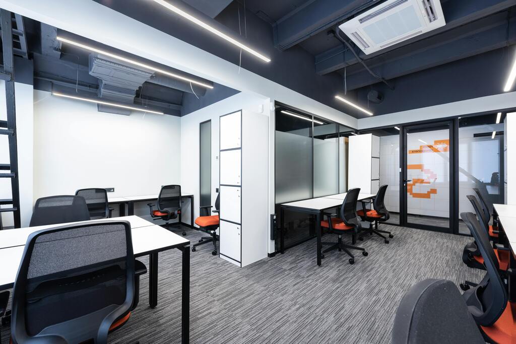 Ar condicionado split comercial instalado em ambiente corporativo